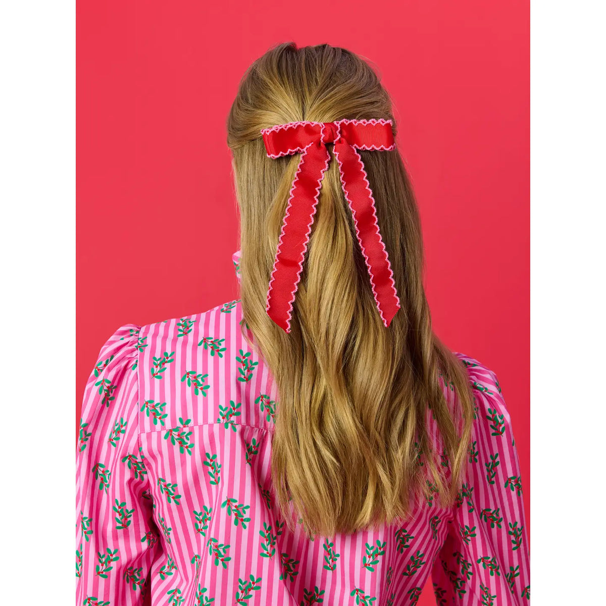 Scallop Trim Bow Clip