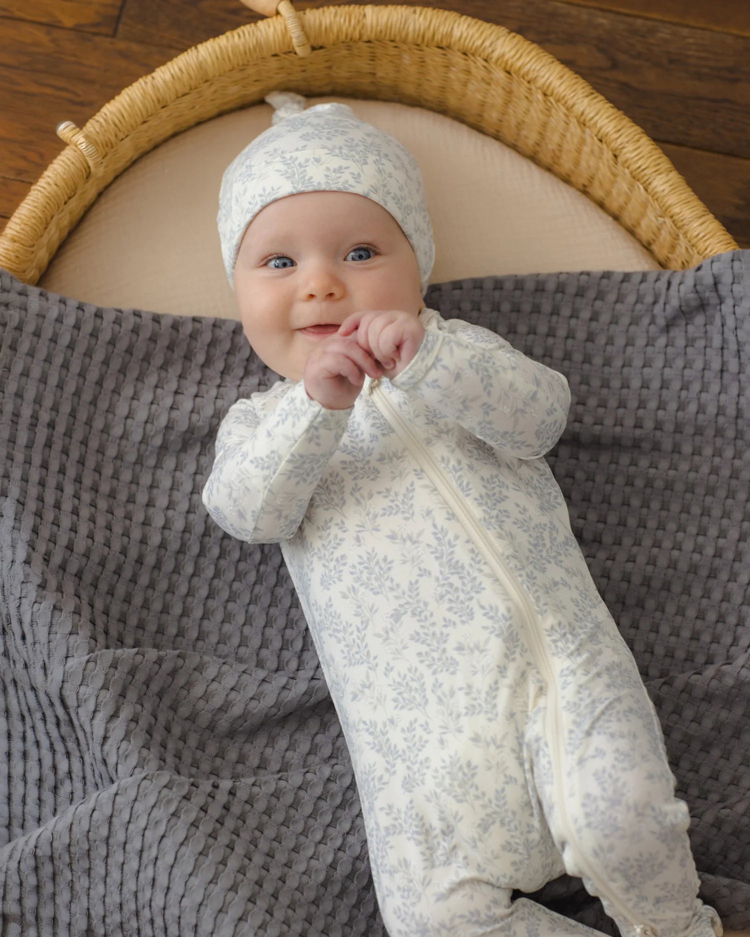 BAMBOO ZIP FOOTIE CLOUD FLORAL
