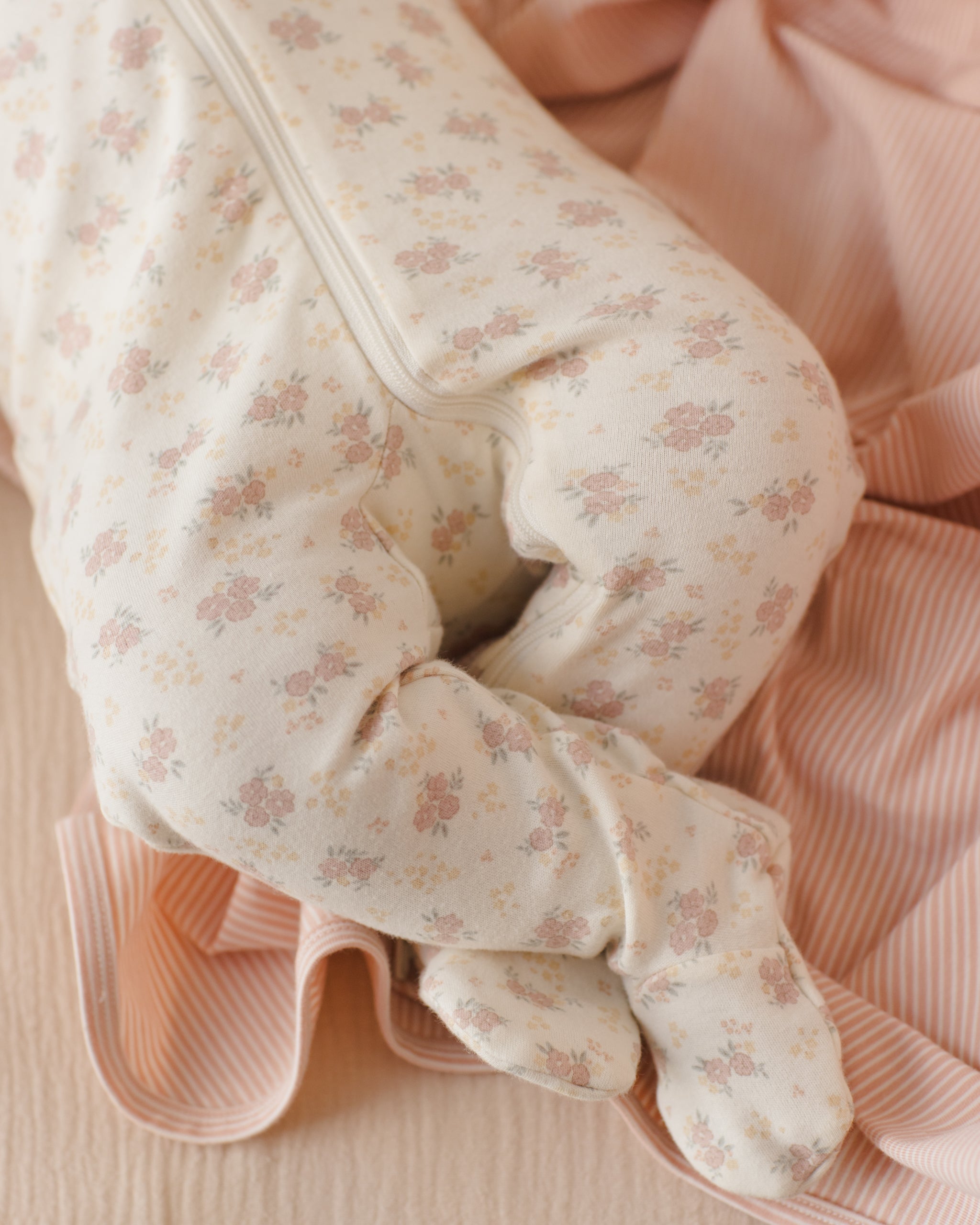 ZIP LONG SLEEVE SLEEPER FOOTIE FLOWER FIELD