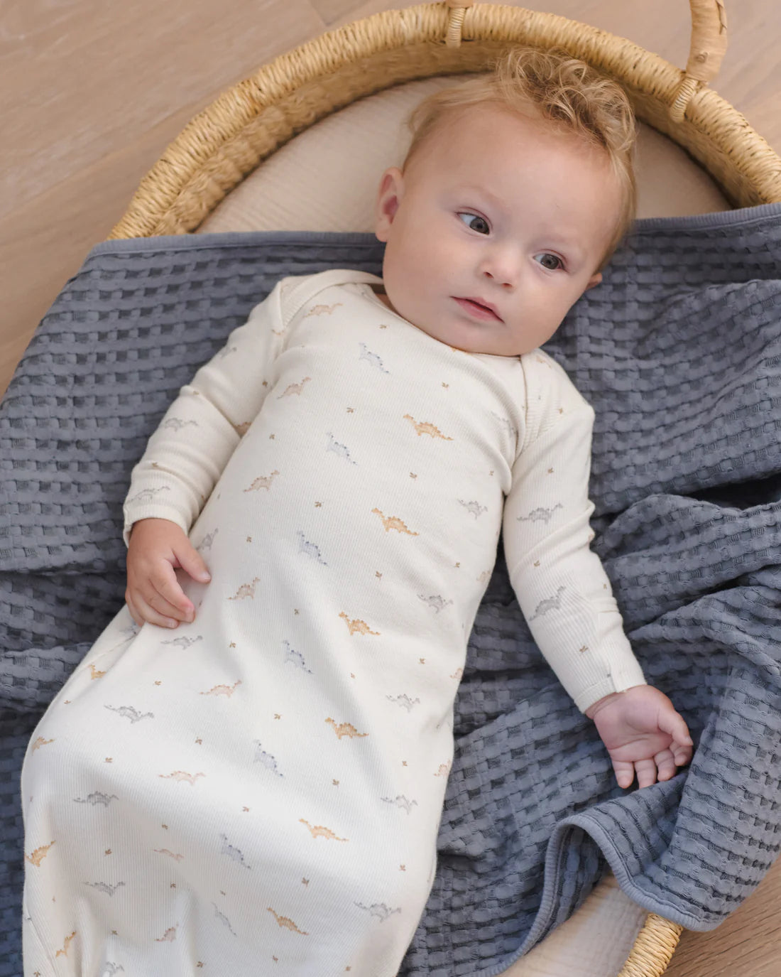 KNOTTED BABY GOWN + HAT SET DINOS