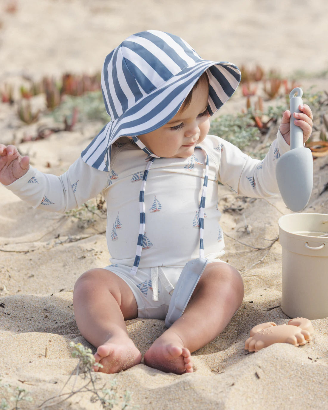FLOPPY SWIM HAT NAVY STRIPE
