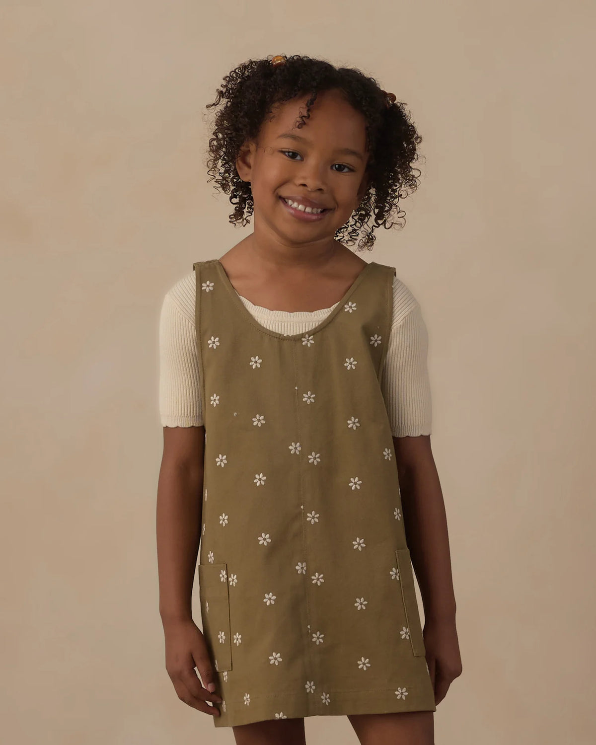 V-NECK OVERALL DRESS EMBROIDERED DAISIES